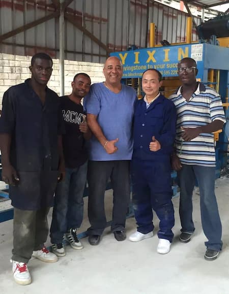 Línea de producción de ladrillos inteligentes Yixin Qt5-15 en Haití