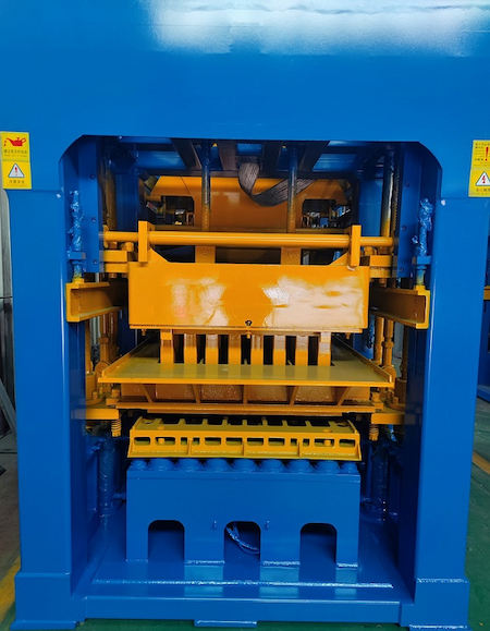 Cómo un proveedor de materiales de construcción de Trípoli aprovechó las oportunidades de reconstrucción de posguerra con la QT8-15.